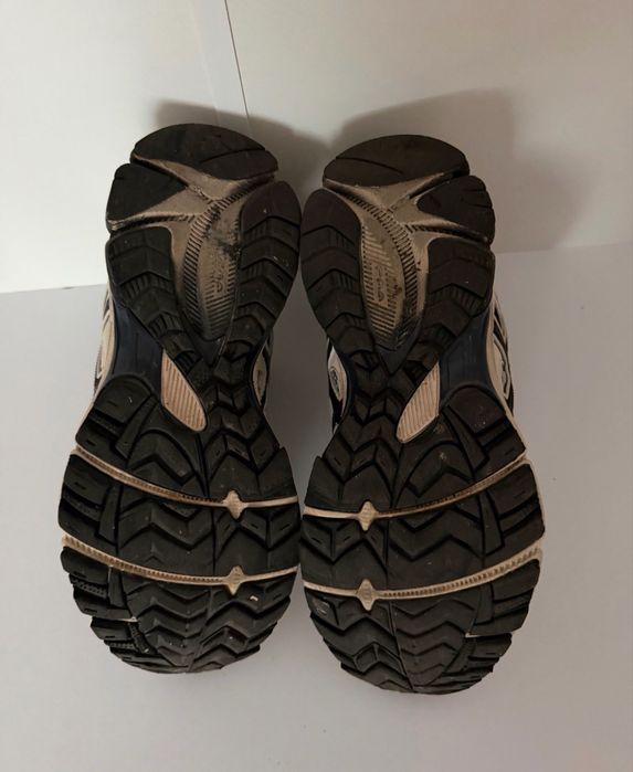Кросівки жіночі Asics