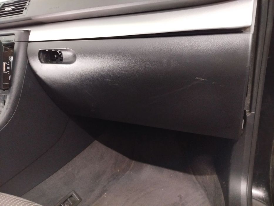 Audi A4 B7 B6 schowek pasażera lodówka