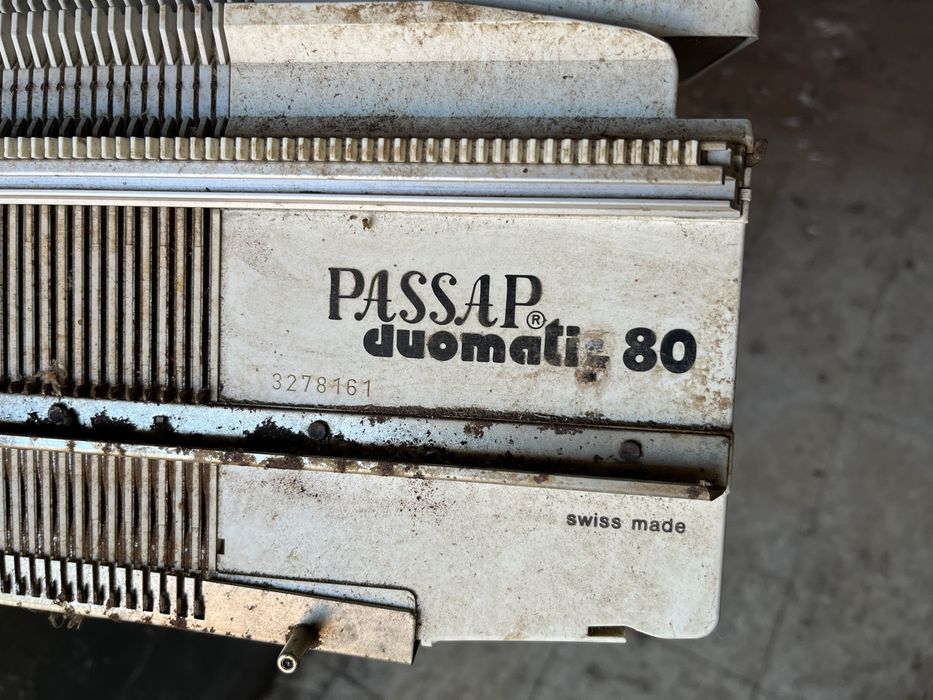 Maquina de tricotar usada vendo