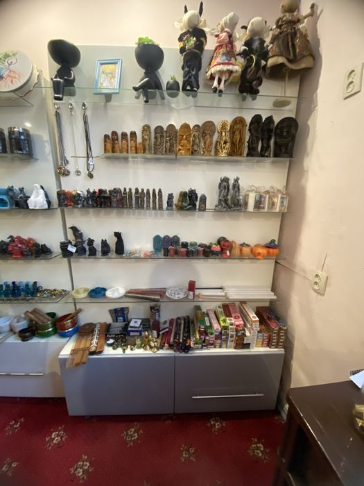 Стилажи белые , стекло