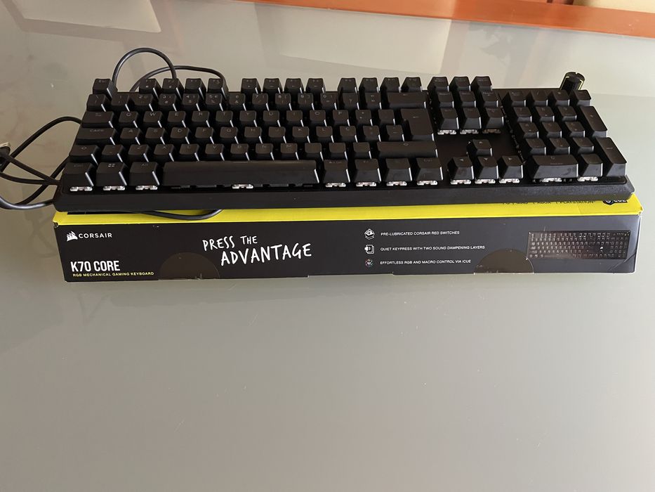 Teclado mecanico Corsair K70 Core