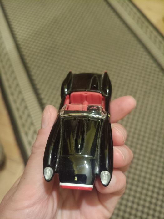 Моделька машинки Ferrari 250 Testa Rossa 1957 року.