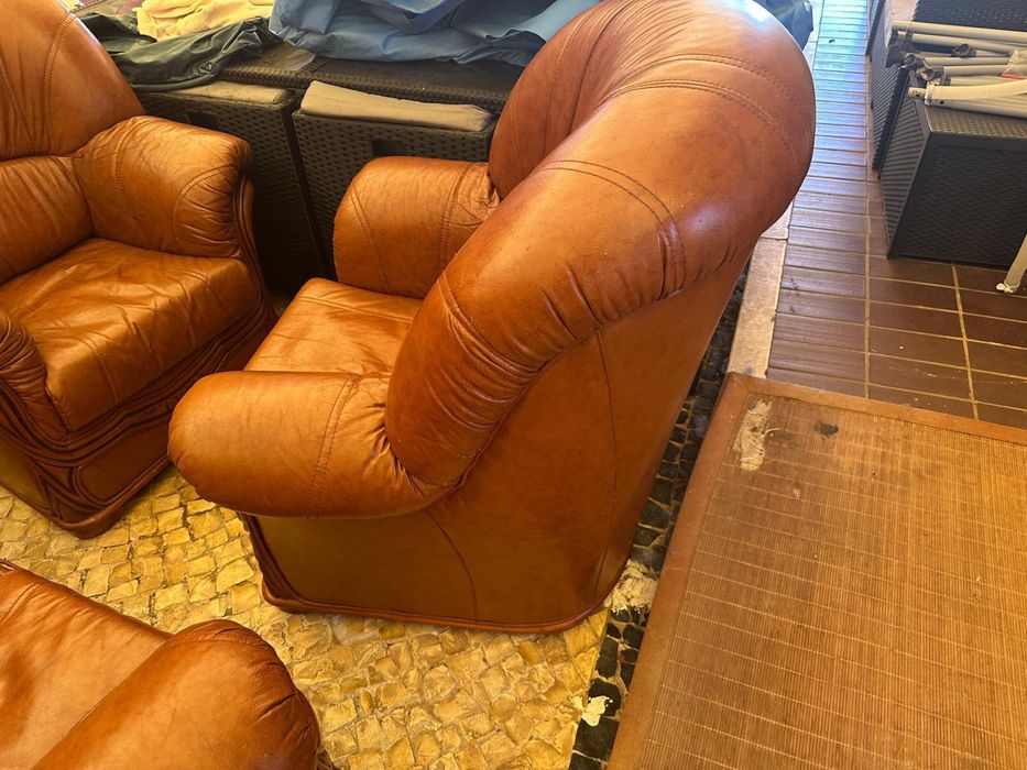 Sofás cama pele castanhos