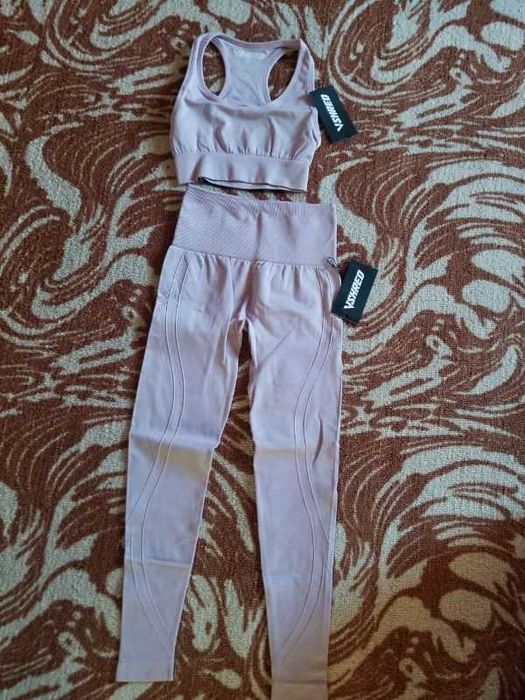 Спортивный костюм двойка, легинсы и топик, йога, фитнес