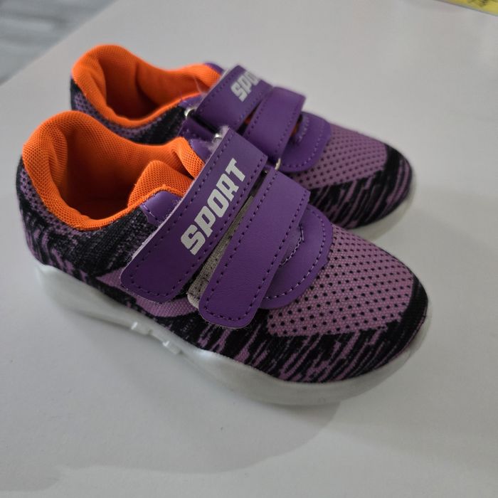 Sportowe buty na rzepy 26