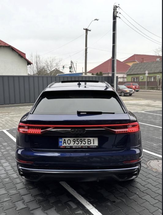 Audi Q8 S-LINE 2019 року