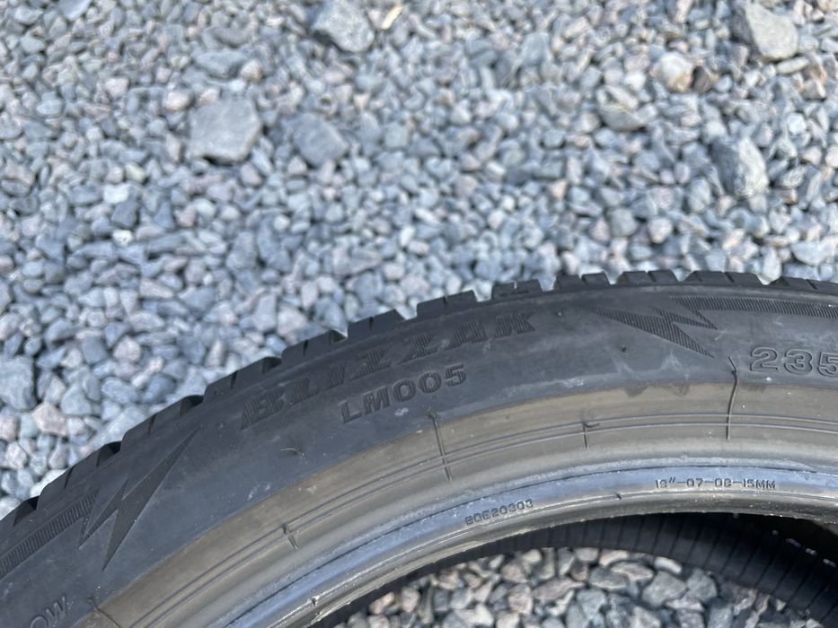 Пара зимових шин Bridgestone 235/40 R19 235*40 19 Blizzak LM005