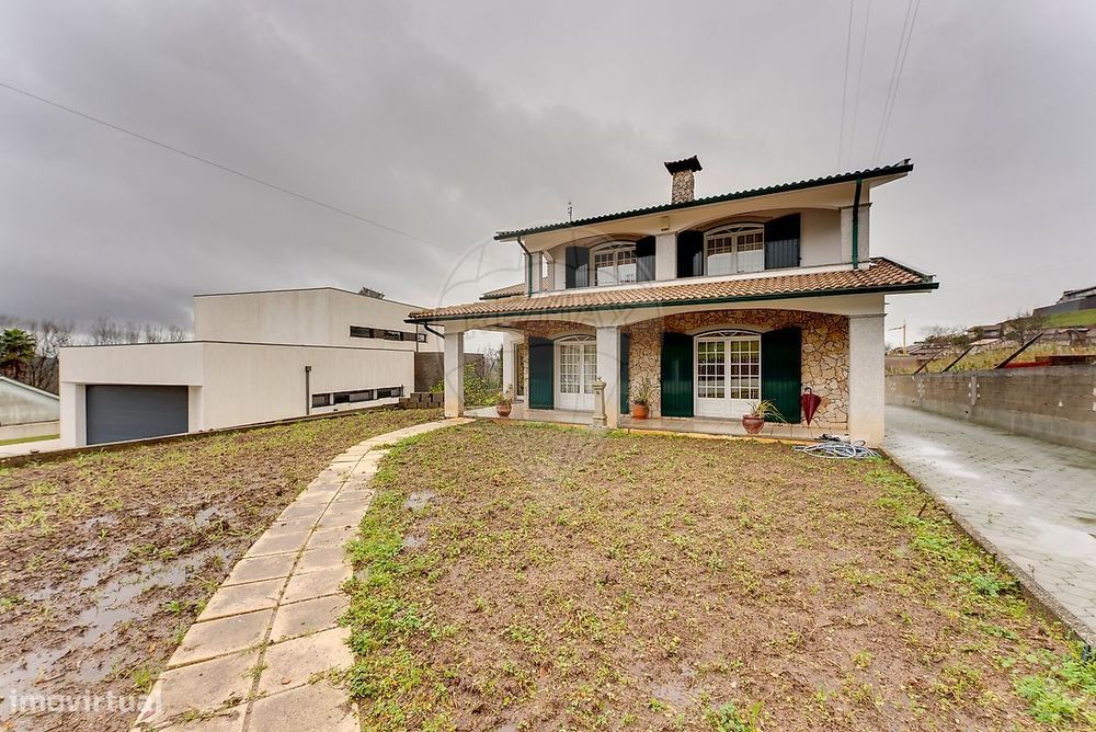 Moradia T4 para venda