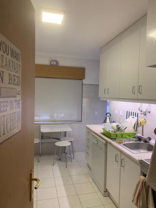 Alugo quarto na Quinta dos Barros perto do Hispital de Santa Maria e da Universidade Catolica