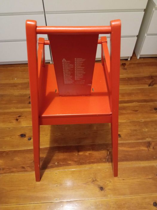 Cadeira de refeição IKEA vermelha