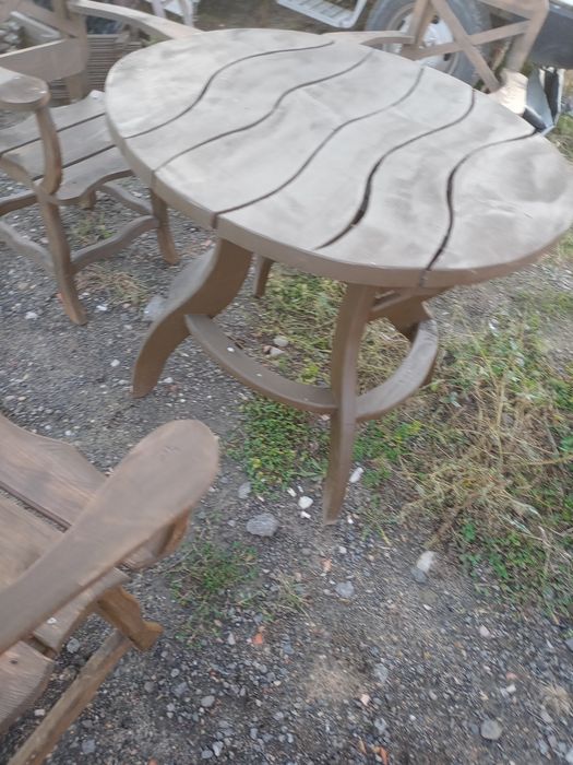 Stół i krzesła ogrodowe