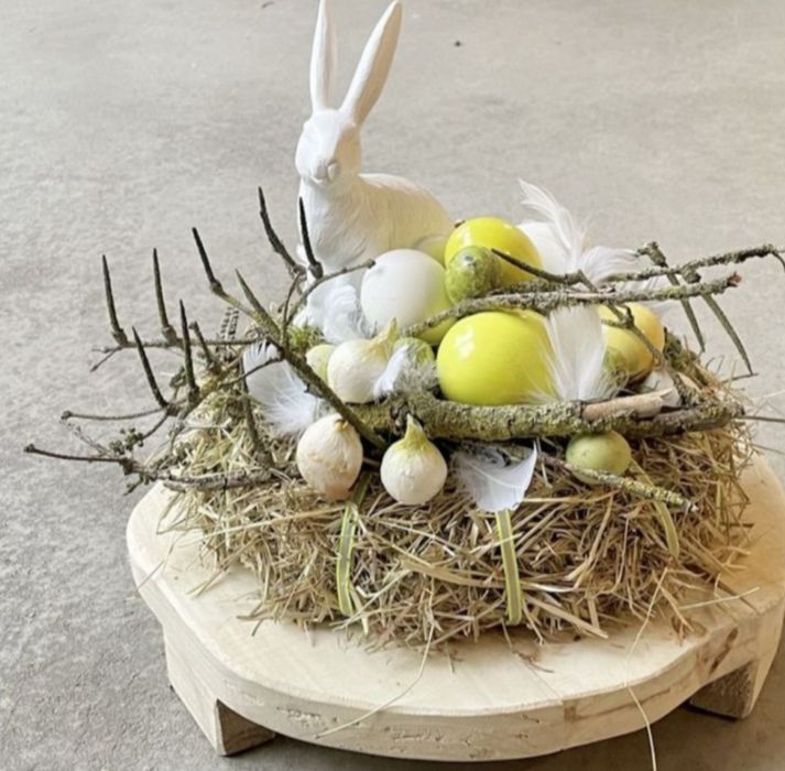 Stroik wianek wielkanocny z zającem i seledynowymi dodatkami