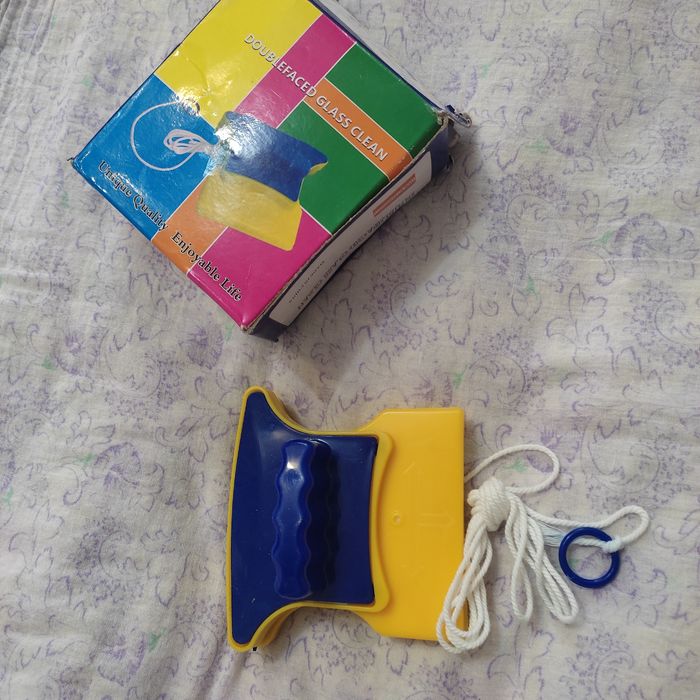 Магнітна щітка для миття вікон