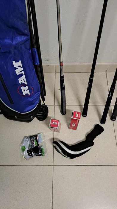 Saco golfe RAM com 4 tacos e 1 madeira e 6 bolas