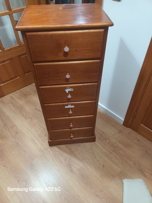 Camiseiro em.madeira