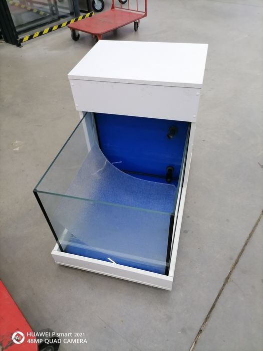 Акваріум модуль для процедури спа масажу рибками.