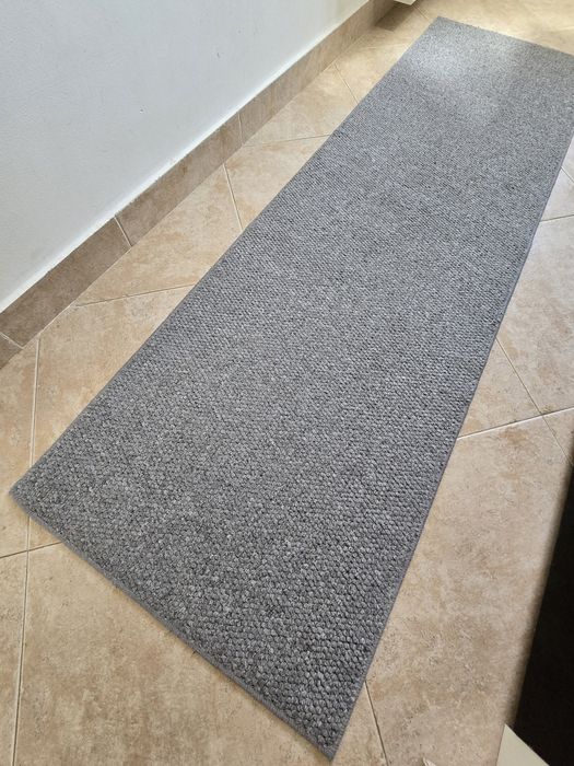 Tapete Cinzento de Textura Grossa (Estilo Bouclé / Loop Pile)
