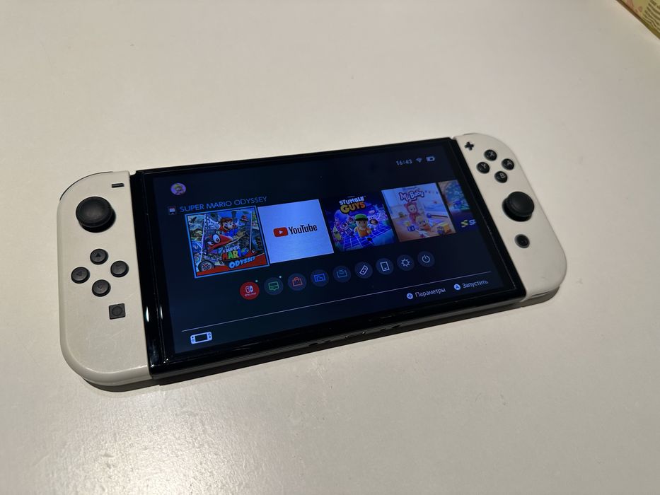 NINTENDO Switch OLED White + 2 игры
