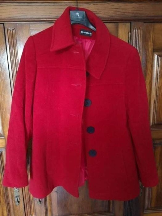 Casaco de mulher 10€
 pouco usado