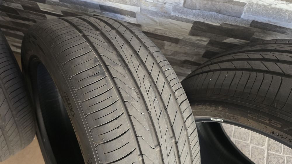 Pneus Giti 235/45R18 - Novos