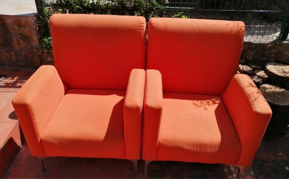 Vendo dois sofas individuais