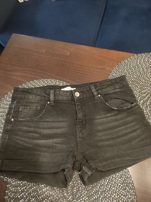 Czarne szorty dżinsowe