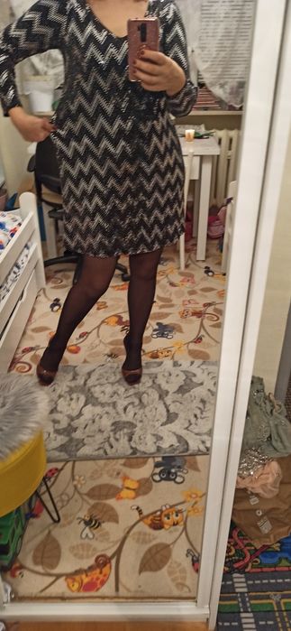 Sukienka mini cekiny Wallis 40 L czarno srebrna