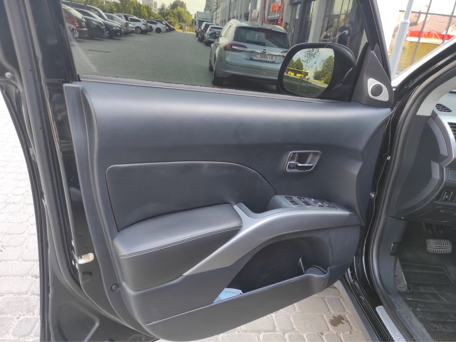 Салон outlander Xl новий