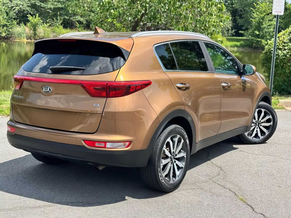 Kia Sportage EX      2017