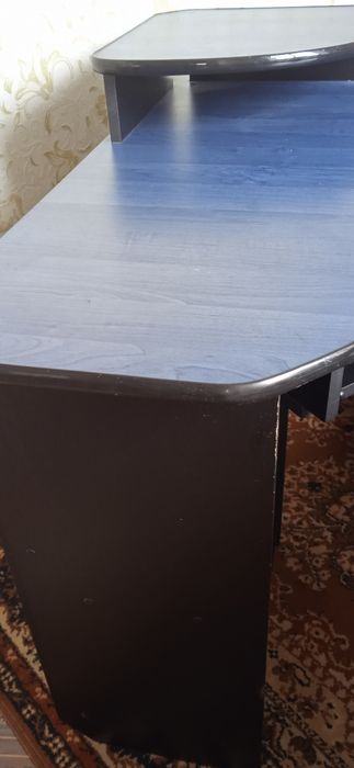 Стілець дерев'яний, стіл комп'ютерний кутовий