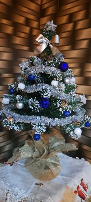 Choinka na pniu 70 cm z DEKORACJĄ i ozdobami - ubrana [producent]