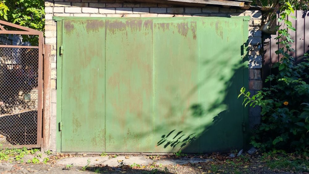 Ворота гаражні розпашні металеві