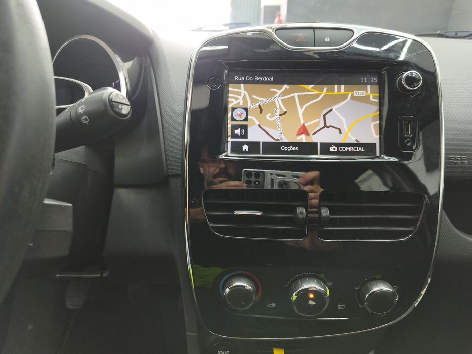 Renault Clio 1.5 dCi 90cv (2014) – Garantia 18 Meses / GPS / Excelente Estado