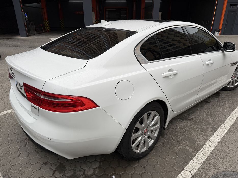 Jaguar XE, Prestige 2015