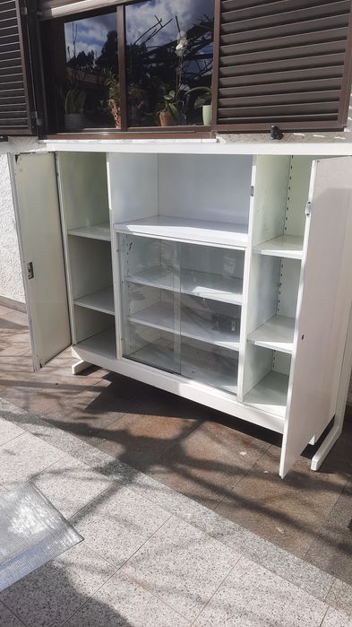 Móvel em chapa em bom estado