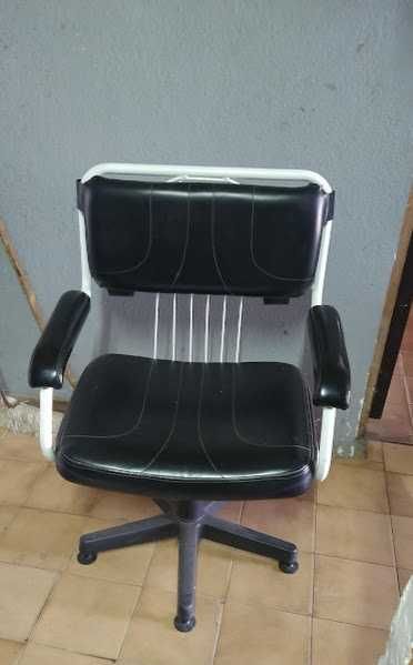 Cadeira nova com proteção