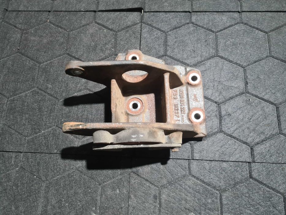 Renault Master II 2.5 łapa podpora półosi