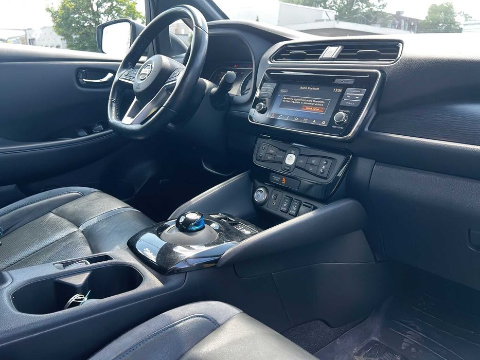 Nissan LEAF SL      2019