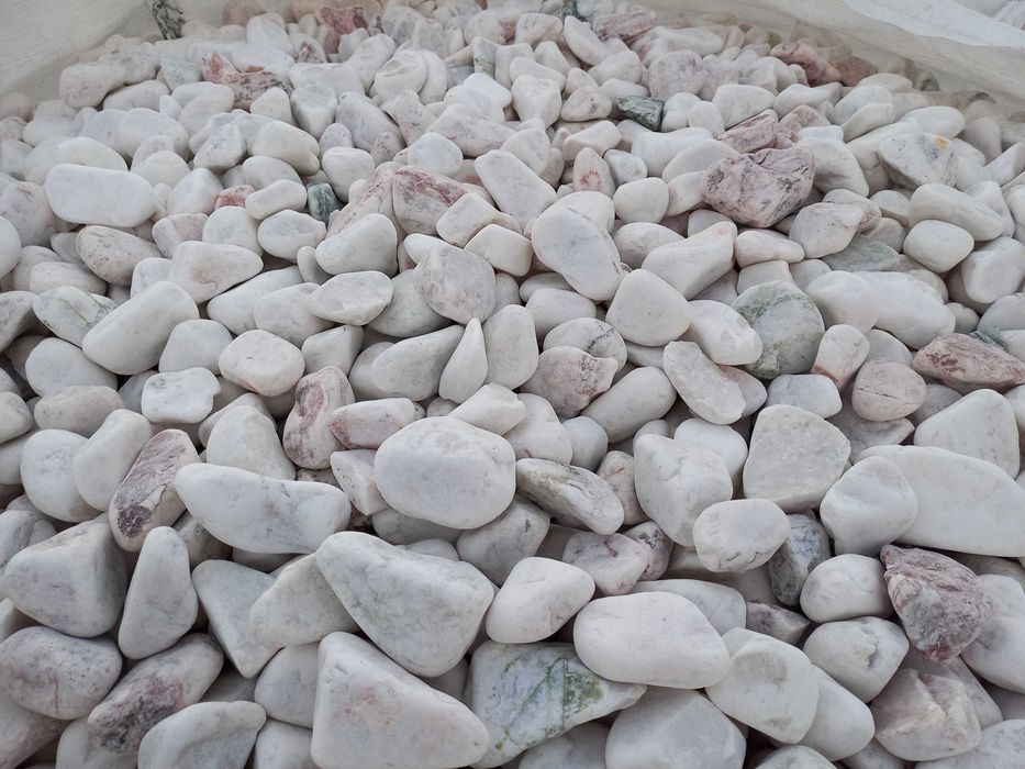 Otoczaki janowickie kamienie naturalne białe okrągłe 1000 kg z dostawą