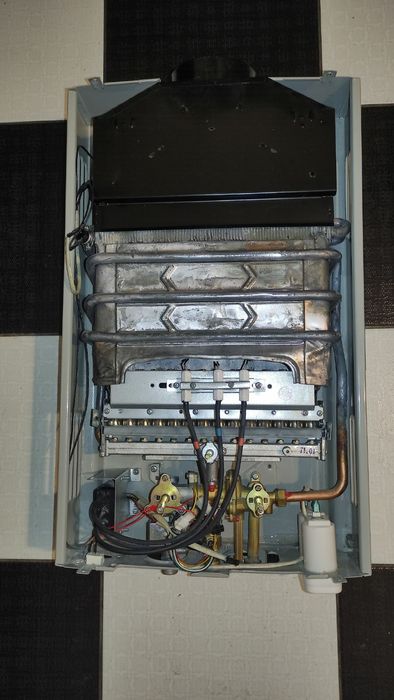 Продам Газову Колонку DION