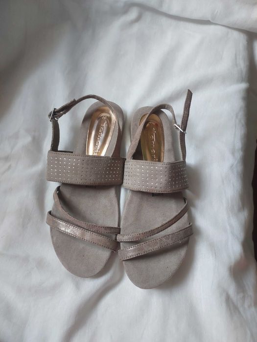 Продам босоніжки жіночі нові