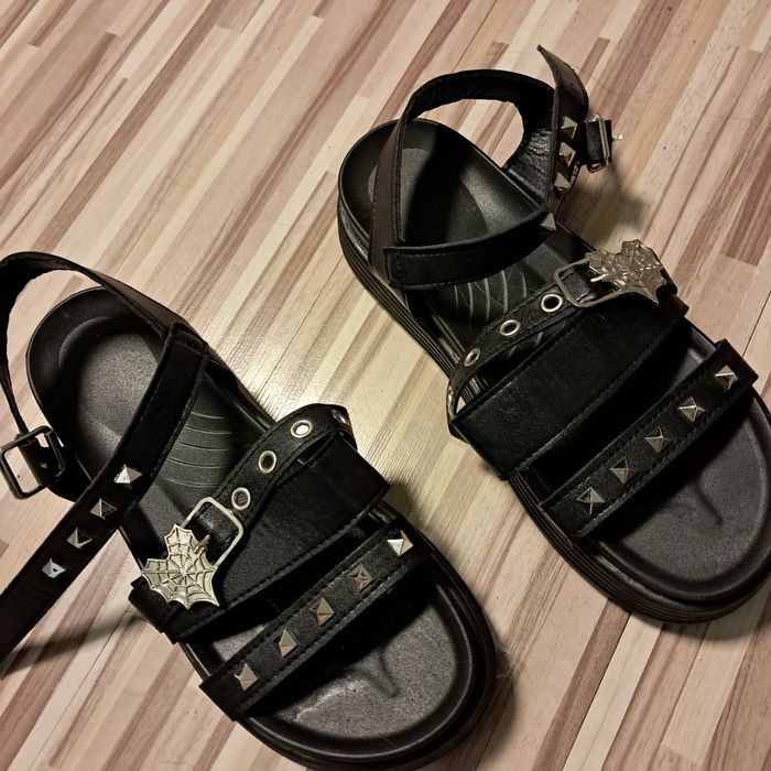 Gotyckie sandały nowe rozm.39