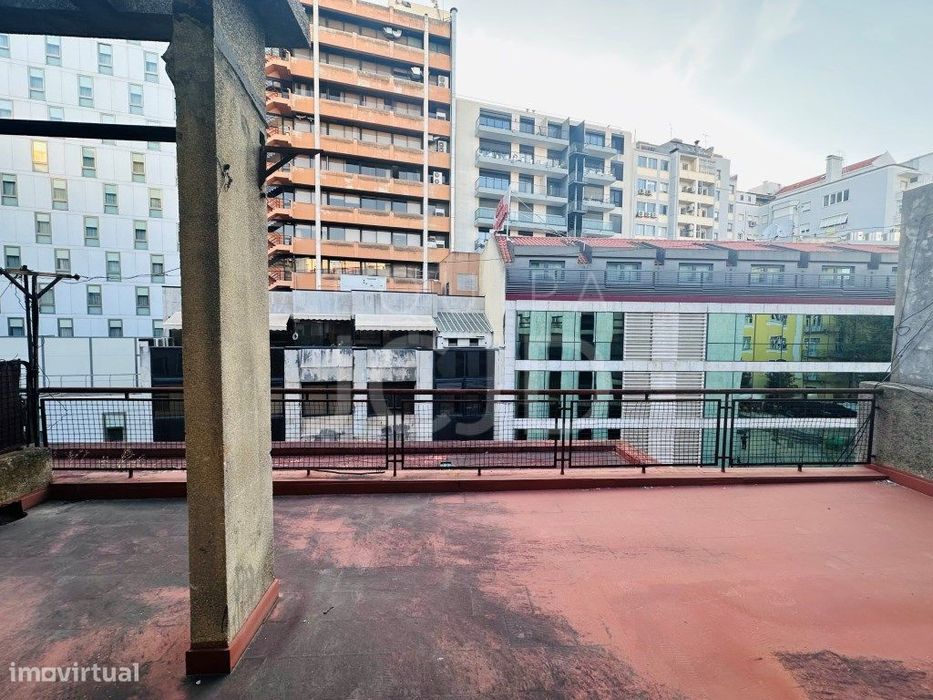 Apartamento T0+1 com Grande Terraço e Sótão - Avenidas Novas, Lisboa
