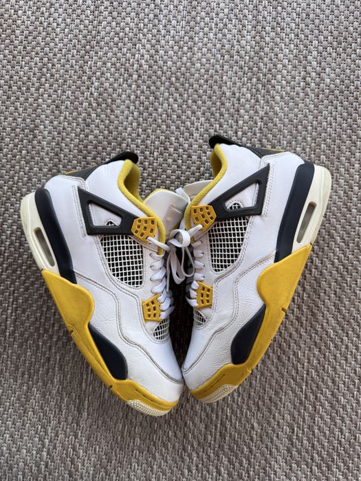 Кроссовки Nike Air Jordan 4 Retro Vivid Sulfur