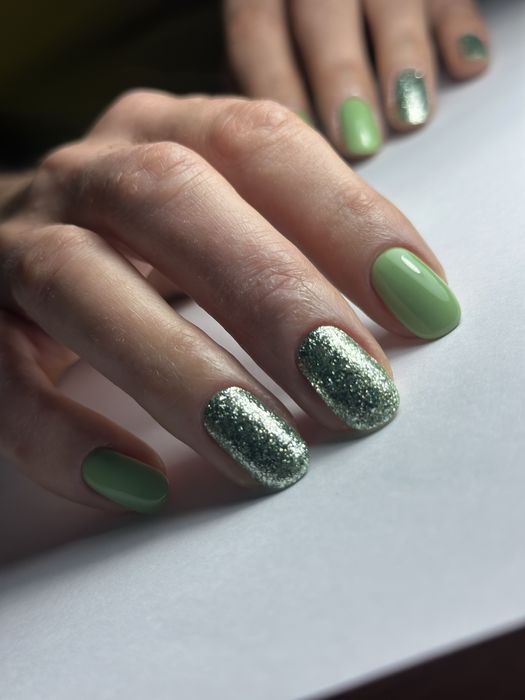 Манікюр/педикюр/ Нарощення