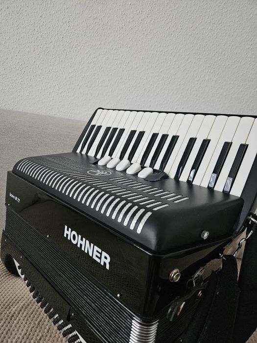 Hohner Bravo III , 72 basy , jak nowy !