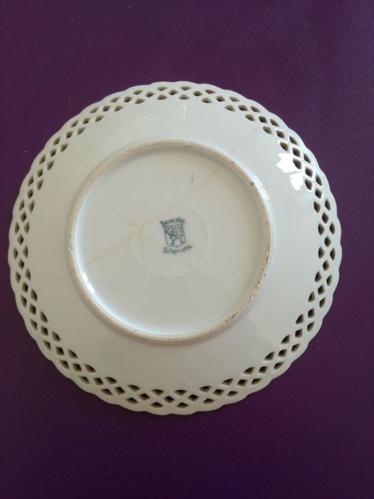 Prato em porcelana fina alemã, Bavaria Schumann.
 RARO, com borda reti