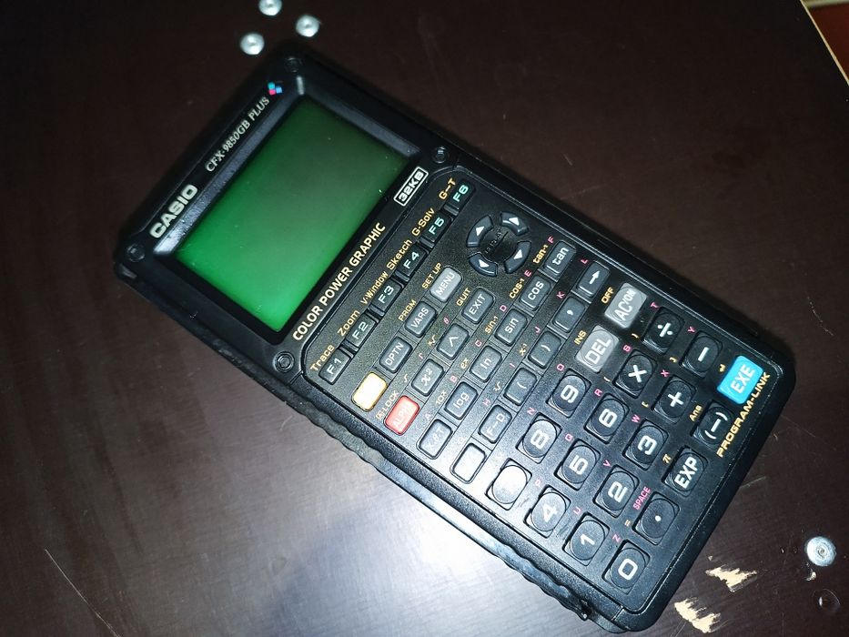 Casio CFX-9850 GB PLUS кольоровий графічний програмований калькулятор