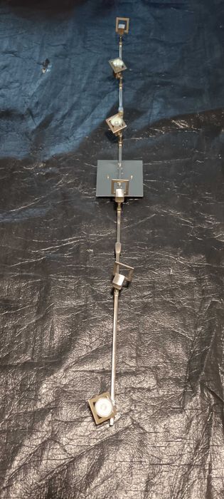 Candeeiro elegante de teto.