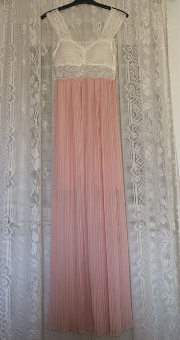 Vestido é macacão de cerimónia